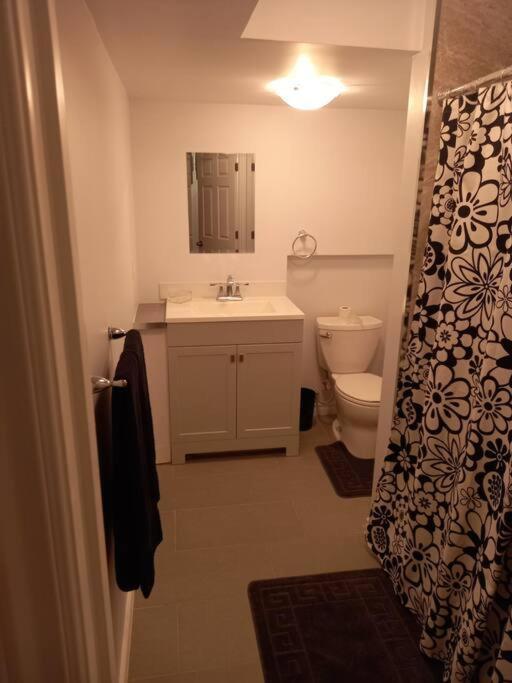 Adorable Private Suite In Ajax, Unique 2 Story Экстерьер фото