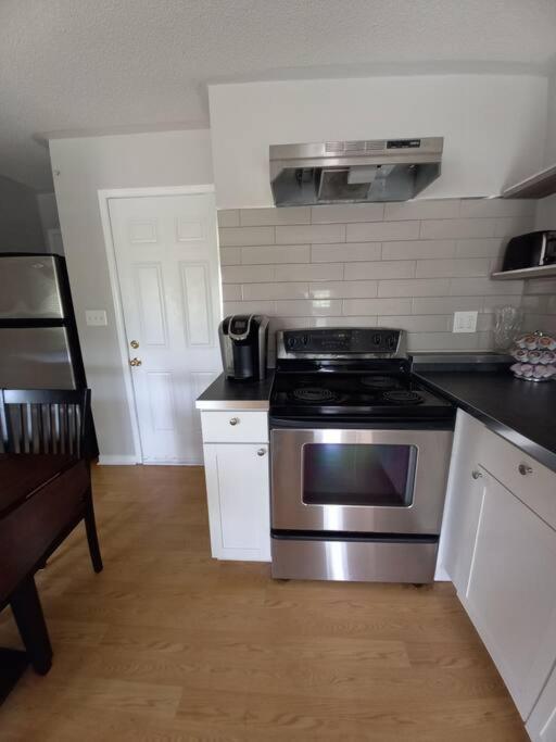 Adorable Private Suite In Ajax, Unique 2 Story Экстерьер фото
